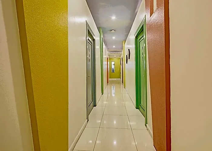 Vip Hostel, Near Pnr Pasay Evangelista, Makati Hotel