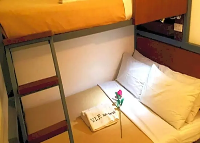 Vip Hostel, Near Pnr Pasay Evangelista, Makati Hotel 2*
