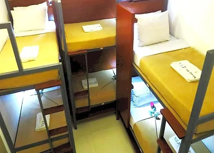 Vip Hostel, Near Pnr Pasay Evangelista, Makati Hotel