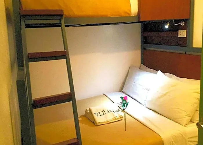 Hotel Vip Hostel, Near Pnr Pasay Evangelista, Makati